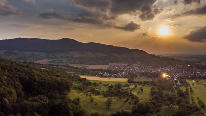 Fototapeta na wymiar Sonnenuntergang - Panorama - Luftaufnahme