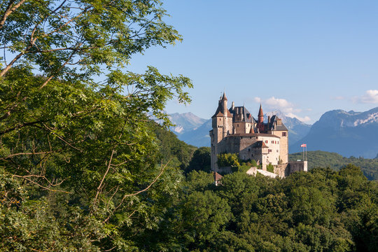Ch&acirc;teau de Menthon-Saint Bernard