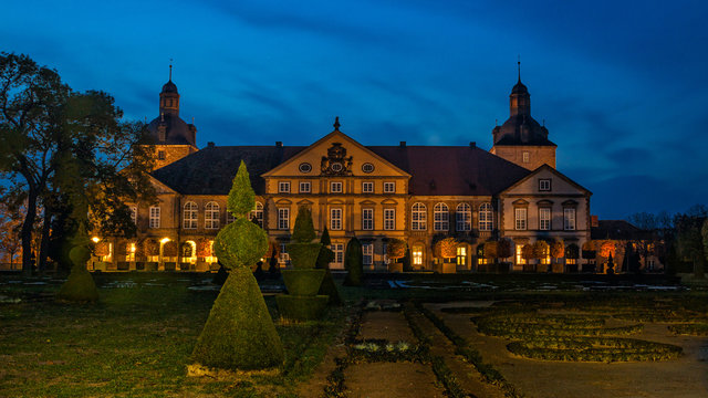 Schloss Hundisburg zur Blauen Stunde 1