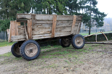 Obraz premium Wooden farm wagon