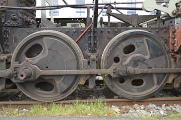 wheels of steam locomotive