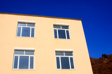 Fototapeta na wymiar walls and windows under the blue sky