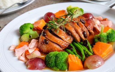 roasted duck with coffee bean