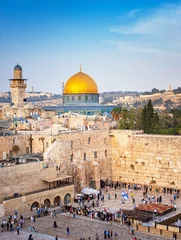 Fotobehang Midden-Oosten De Tempelberg - Westelijke Muur en de gouden Rotskoepel-moskee in de oude stad van Jeruzalem, Israël