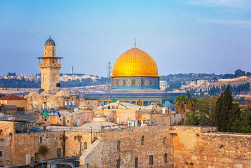 Wzgórze Świątynne - Ściana Płaczu i meczet Golden Dome of the Rock na starym mieście w Jerozolimie, Izrael - obrazy, fototapety, plakaty