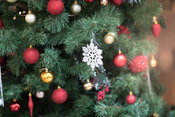 Obraz na płótnie Canvas Decorated Christmas tree on blurred, sparkling and fairy background.