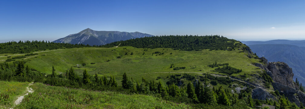 A plain in the Rax Alps under Jakobskogel