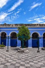 Obraz premium Arequipa, Peru - October 7, 2018: Interior courtyards of the Monastery of Santa Catalina de Siena, a UNESCO world heritage site