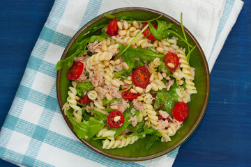 Fusilli pasta with tuna, tomatoes and arugula.