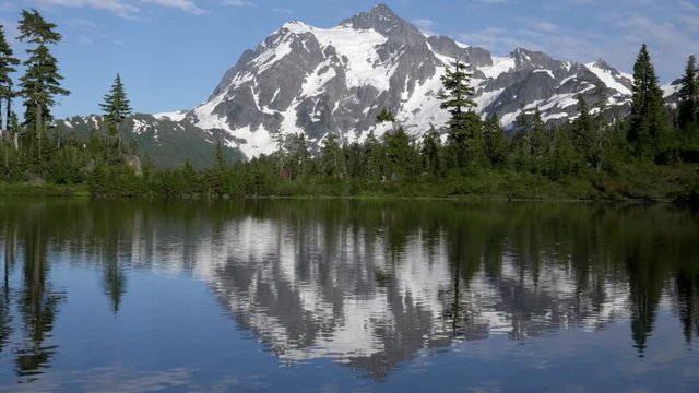 afternoon pan of mt shuksan and picture lake at washington state in the us pacific northwest