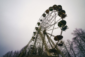 Empty and not working ferris wheel similar to chernobyl - lithuania - obrazy, fototapety, plakaty