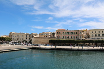 Obraz premium Port and Foro Vittorio Emanuele II in Ortigia Syracuse, Sicily Italy 