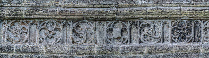 Old Gothic Moulding in English 