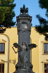 Fototapeta na wymiar The statue of Mors Immortal in the Piazza Vittoria region of Sorrento