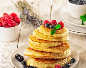 pancakes with berries