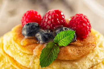 pancakes with berries