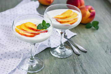 dessert with peach in a glass.
