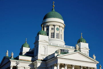 Fototapeta na wymiar Helsinki cathedral roof in front of blue sky