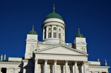 Fototapeta na wymiar The roof of the cathedral of Helsinki in front of blue sky