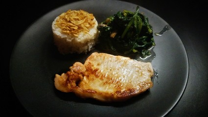 Fait maison - Côte de porc, épinards et riz