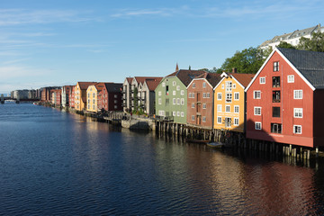Speicherh&auml;user am Fluss Nidelv in Trondheim