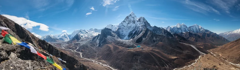 Fototapete Mount Everest Panoramablick auf die große Himalaya-Strecke. Berg Ama Dablam in der Mitte. Nepal, Everest-Gebiet.