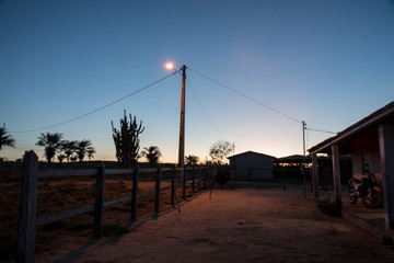 Iluminação em poste na zona rural