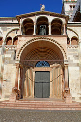 il grande portale meridionale del Duomo di Modena (Porta dei Principi)