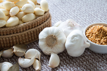 Fototapeta na wymiar Garlic - Fried Garlic - Peeled garlic in basket