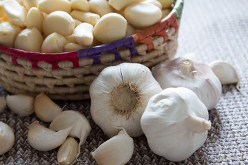 Garlic fresh - Peeled garlic in basket