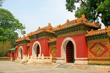 Obraz premium Glazed tile construction Chinese traditional architectural style in the Beihai Park，Beijing, China