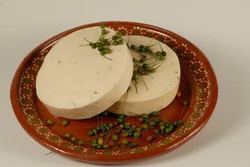 queso fresco con chile piquin