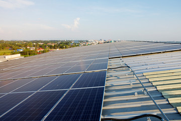 Solar panels installed on the roof for 1 year will encounter dust and bird problems.