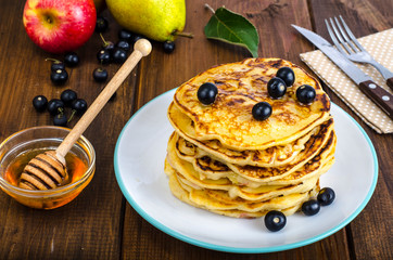 Sweet american pancakes with berries and fruits