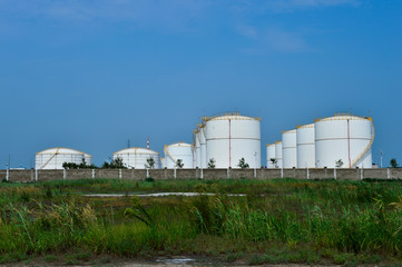 The oil tank