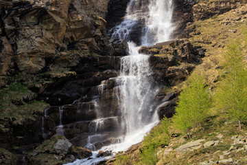 Obraz premium cascata a Ceresole Reale, nel parco nazionale del Gran Paradiso