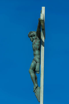 Croix de profile.