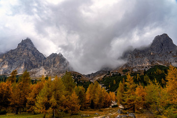 Obraz premium Colorful scenic view of majestic Dolomites mountains in Italian Alps.