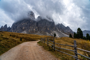 Obraz premium Mountain trails path in the Dolomites, Italy.