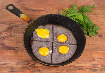Fried eggs prepared by beating egg white with black olives