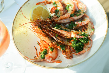 Fried shrimps with garlic and herbs