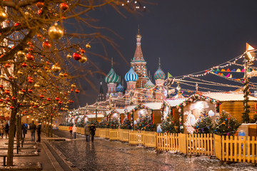 Obraz premium Saint Basil`s Cathedral Moscow. Red square decoration for New Year.