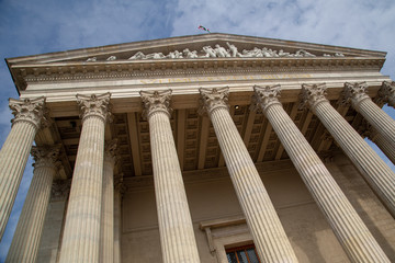 Naklejka premium Vintage Old Justice Courthouse Column
