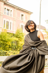 Naklejka premium Indian woman posing in an urban context