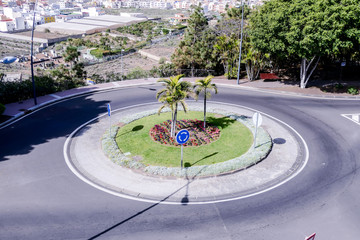 Photo Picture Image of a roundabout on the street roundabout background