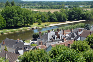 Ville de Saint-Aignan-sur-Cher, les toits de la ville, vue sur la vallée du Cher depuis le...