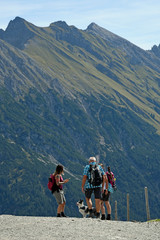 Fototapeta premium wanderer im kleinwalsertal