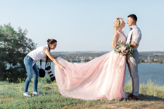 wedding photographer takes pictures of bride and groom