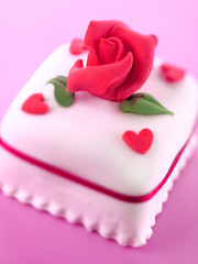 ICED LOVE CAKE