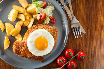 Breaded viennese schnitzel with fried agg
